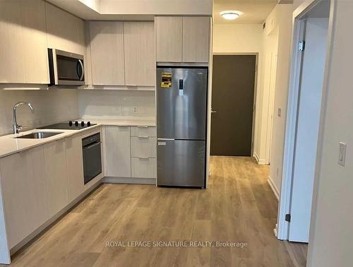 522-36 Forest Manor Rd, Toronto, ON - Indoor Photo Showing Kitchen