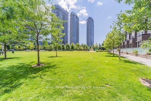 1519-275 Village Green Sq, Toronto, ON - Outdoor