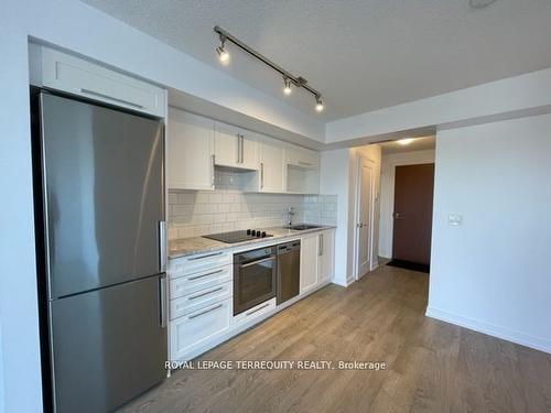 1519-275 Village Green Sq, Toronto, ON - Indoor Photo Showing Kitchen With Stainless Steel Kitchen