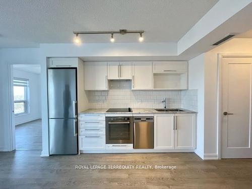 1519-275 Village Green Sq, Toronto, ON - Indoor Photo Showing Kitchen With Stainless Steel Kitchen With Upgraded Kitchen