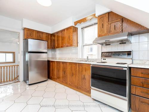 214 Mortimer Ave, Toronto, ON - Indoor Photo Showing Kitchen