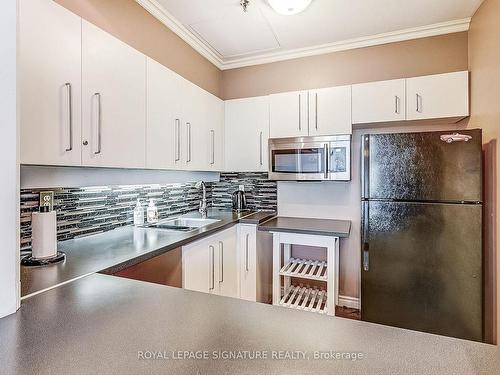 1203-75 King St E, Mississauga, ON - Indoor Photo Showing Kitchen