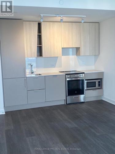 5201 - 3900 Confederation Parkway, Mississauga, ON - Indoor Photo Showing Kitchen