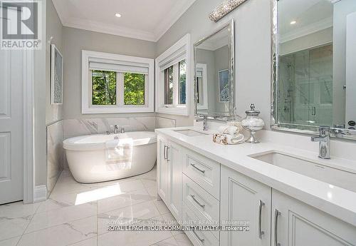 102 Ruggles Avenue, Richmond Hill, ON - Indoor Photo Showing Bathroom