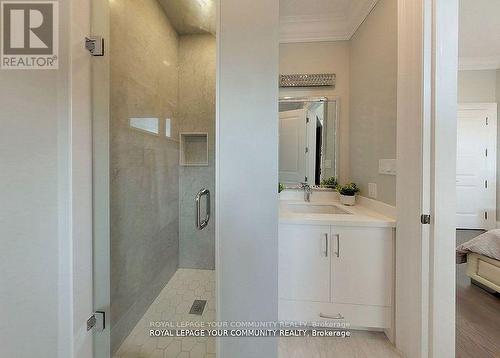 102 Ruggles Avenue, Richmond Hill, ON - Indoor Photo Showing Bathroom