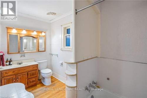 290 Division Street, Welland (768 - Welland Downtown), ON - Indoor Photo Showing Bathroom