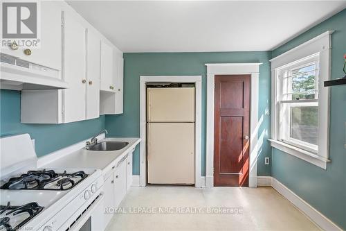 290 Division Street, Welland (768 - Welland Downtown), ON - Indoor Photo Showing Kitchen