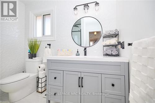 23 Andrea Drive, St. Catharines (462 - Rykert/Vansickle), ON - Indoor Photo Showing Bathroom