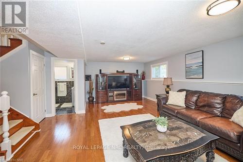 23 Andrea Drive, St. Catharines (462 - Rykert/Vansickle), ON - Indoor Photo Showing Living Room