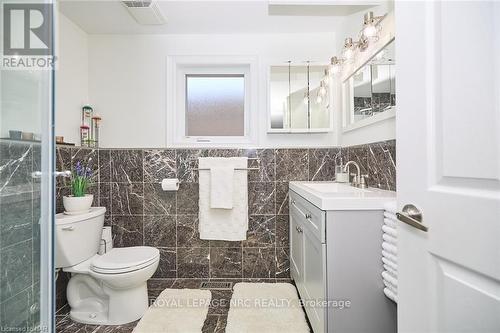 23 Andrea Drive, St. Catharines (462 - Rykert/Vansickle), ON - Indoor Photo Showing Bathroom