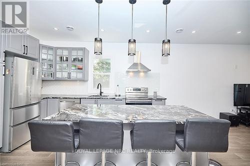 2 Fairburn Avenue, St. Catharines (460 - Burleigh Hill), ON - Indoor Photo Showing Kitchen With Upgraded Kitchen