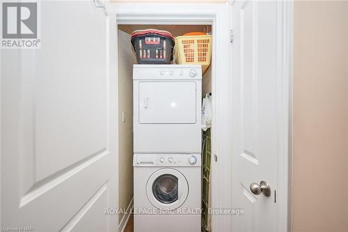 42 Chicory Crescent, St. Catharines (452 - Haig), ON - Indoor Photo Showing Laundry Room