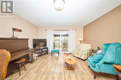 42 Chicory Crescent, St. Catharines (452 - Haig), ON - Indoor Photo Showing Living Room