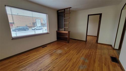 1628 Logan Avenue, Winnipeg, MB - Indoor Photo Showing Other Room