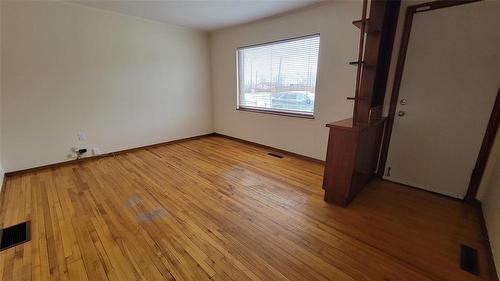 1628 Logan Avenue, Winnipeg, MB - Indoor Photo Showing Other Room