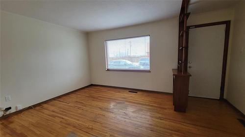 1628 Logan Avenue, Winnipeg, MB - Indoor Photo Showing Other Room