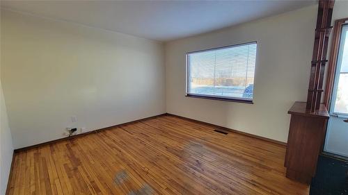 1628 Logan Avenue, Winnipeg, MB - Indoor Photo Showing Other Room