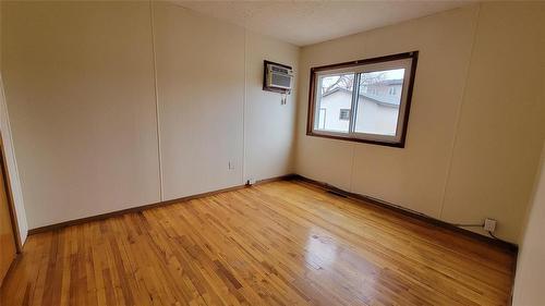 1628 Logan Avenue, Winnipeg, MB - Indoor Photo Showing Other Room