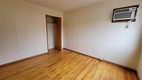 1628 Logan Avenue, Winnipeg, MB - Indoor Photo Showing Other Room