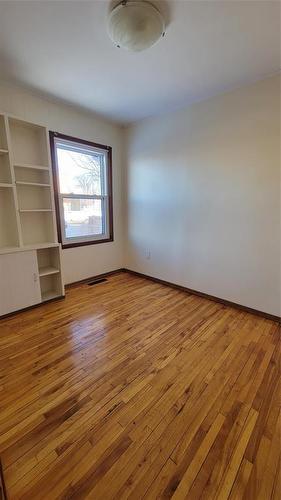 1628 Logan Avenue, Winnipeg, MB - Indoor Photo Showing Other Room