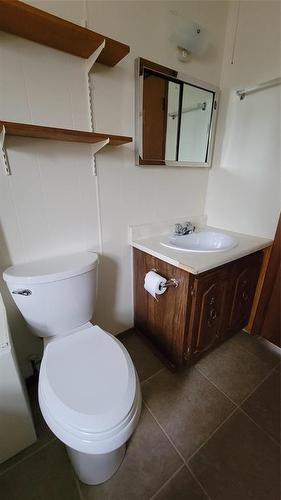 1628 Logan Avenue, Winnipeg, MB - Indoor Photo Showing Bathroom