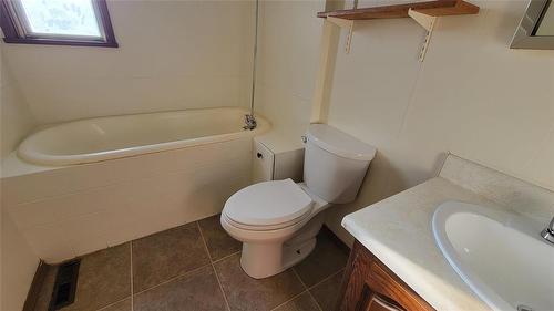 1628 Logan Avenue, Winnipeg, MB - Indoor Photo Showing Bathroom