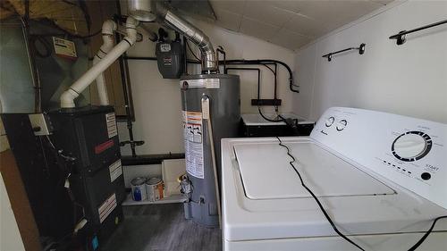 1628 Logan Avenue, Winnipeg, MB - Indoor Photo Showing Laundry Room