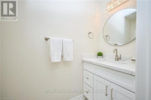 76 Loretta Drive, Niagara-On-The-Lake (108 - Virgil), ON - Indoor Photo Showing Bathroom