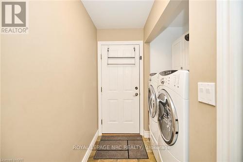 8103 Costabile Drive, Niagara Falls (213 - Ascot), ON - Indoor Photo Showing Laundry Room