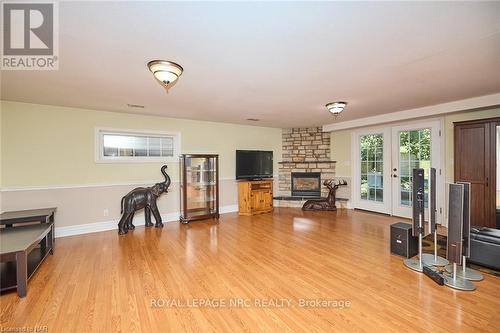 8103 Costabile Drive, Niagara Falls (213 - Ascot), ON - Indoor Photo Showing Living Room With Fireplace