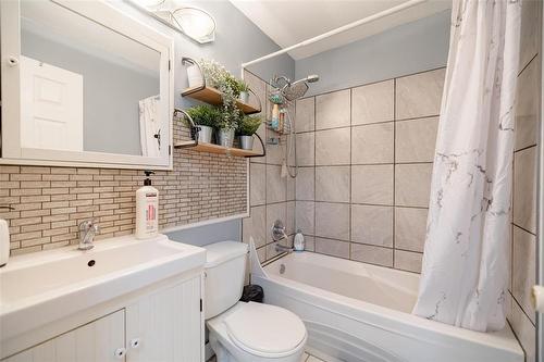 350 Trent Avenue, Winnipeg, MB - Indoor Photo Showing Bathroom