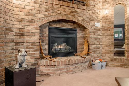 350 Trent Avenue, Winnipeg, MB - Indoor Photo Showing Living Room With Fireplace