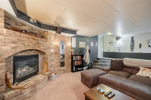 350 Trent Avenue, Winnipeg, MB - Indoor Photo Showing Living Room With Fireplace