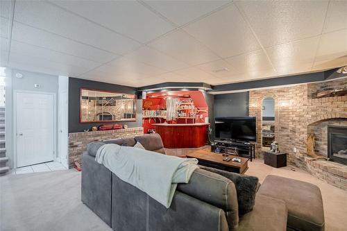 350 Trent Avenue, Winnipeg, MB - Indoor Photo Showing Living Room With Fireplace