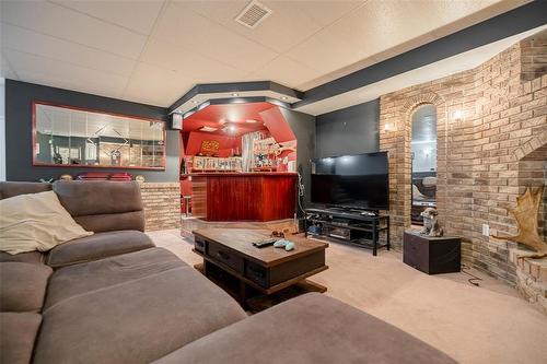 350 Trent Avenue, Winnipeg, MB - Indoor Photo Showing Living Room