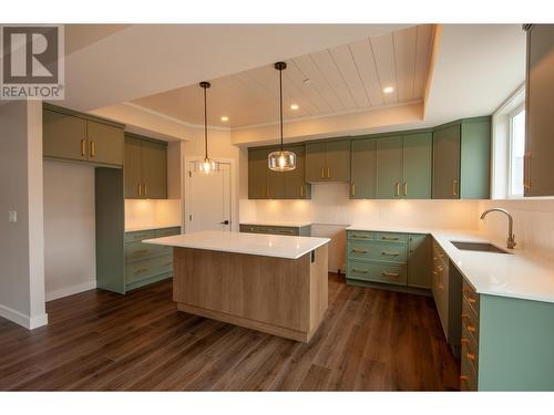 8759 Badger Drive, Kamloops, BC - Indoor Photo Showing Kitchen With Upgraded Kitchen