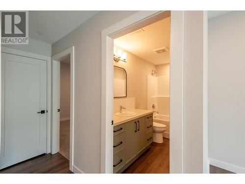 8759 Badger Drive, Kamloops, BC - Indoor Photo Showing Bathroom