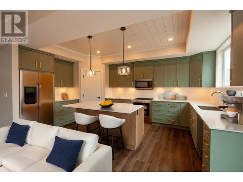 8759 Badger Drive, Kamloops, BC - Indoor Photo Showing Kitchen With Upgraded Kitchen