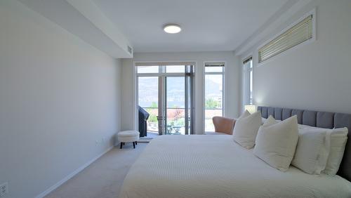 531-1088 Sunset Drive, Kelowna, BC - Indoor Photo Showing Bedroom