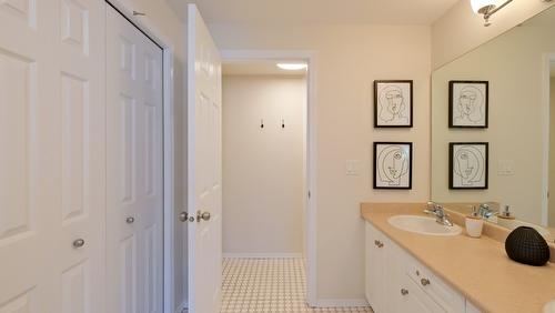 531-1088 Sunset Drive, Kelowna, BC - Indoor Photo Showing Bathroom