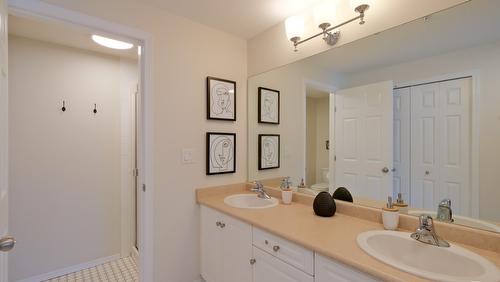 531-1088 Sunset Drive, Kelowna, BC - Indoor Photo Showing Bathroom