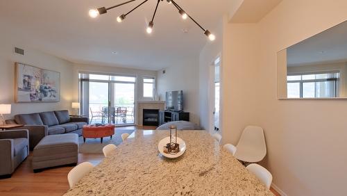 531-1088 Sunset Drive, Kelowna, BC - Indoor Photo Showing Living Room With Fireplace