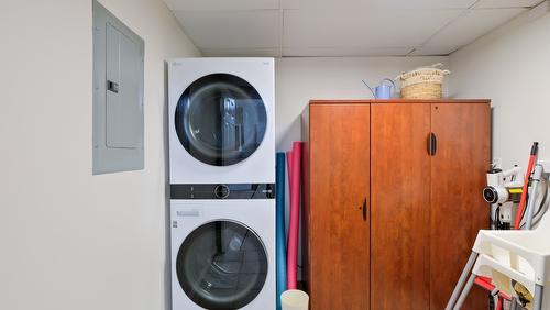 531-1088 Sunset Drive, Kelowna, BC - Indoor Photo Showing Laundry Room