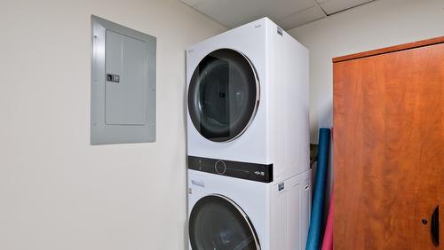 531-1088 Sunset Drive, Kelowna, BC - Indoor Photo Showing Laundry Room