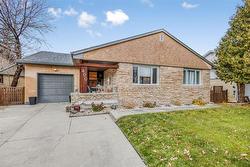 400 Bredin DR  Winnipeg, MB R2K 1N6