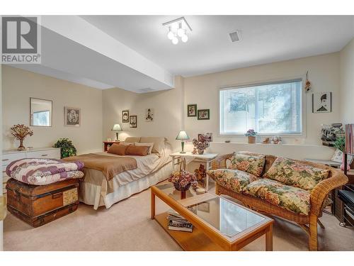 14483 Sutherland Place, Summerland, BC - Indoor Photo Showing Living Room