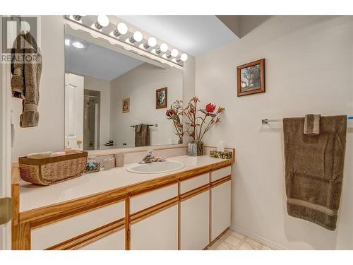 14483 Sutherland Place, Summerland, BC - Indoor Photo Showing Bathroom