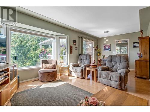 14483 Sutherland Place, Summerland, BC - Indoor Photo Showing Living Room