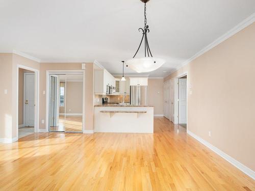 Dining room - 295 Rue De Barcelone, Dollard-Des-Ormeaux, QC - Indoor Photo Showing Kitchen