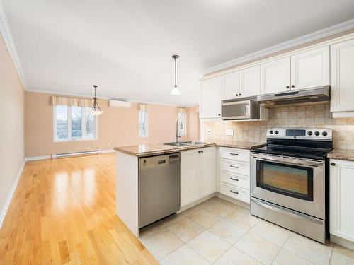 Overall view - 295 Rue De Barcelone, Dollard-Des-Ormeaux, QC - Indoor Photo Showing Kitchen With Double Sink